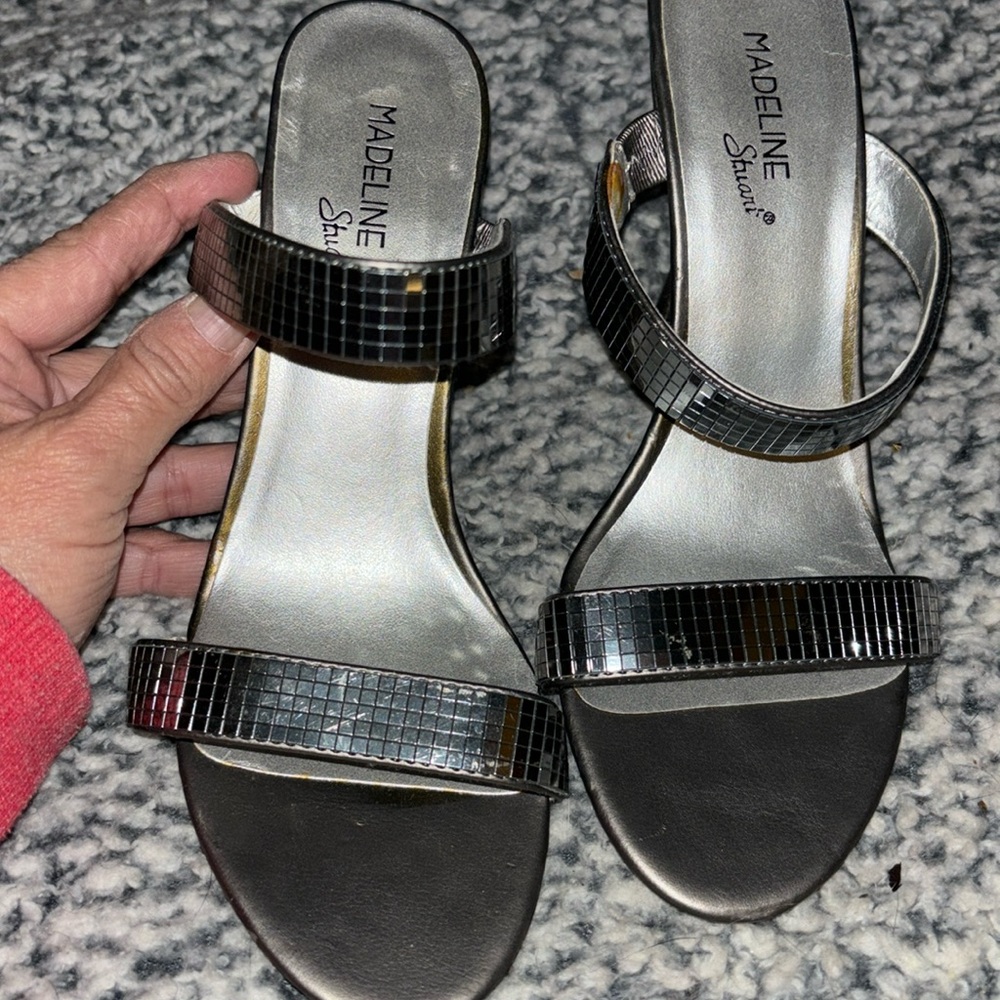 Madeline Stuart ladies silver/gunmetal gray heels with mirrored accents size 6